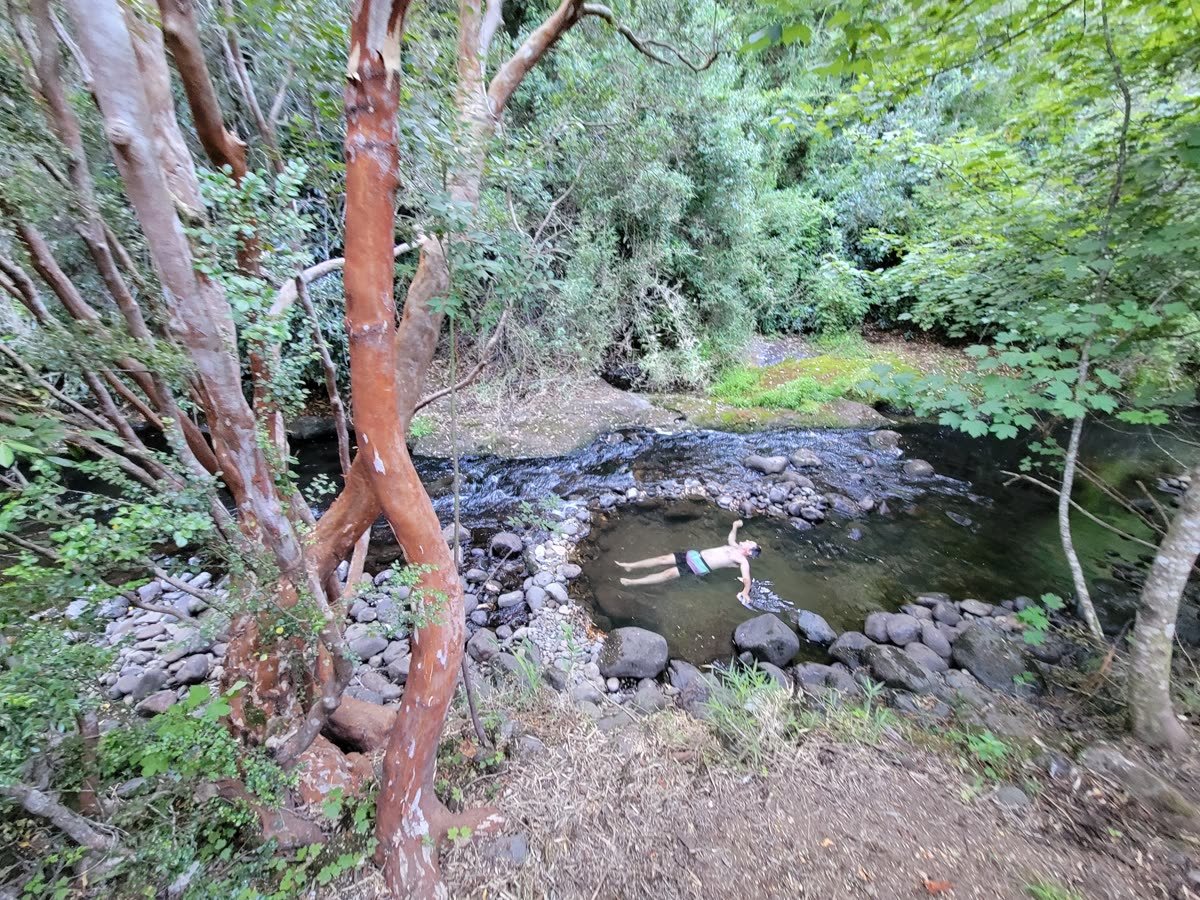 Pozón del Río Chesque junto a los lotes